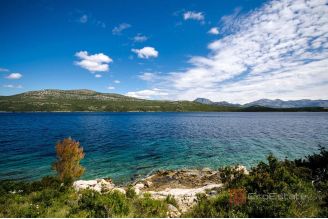 010 2047 18ex peljesac private seafront estate for sale
