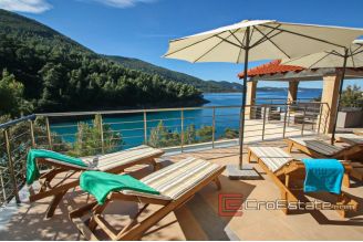20 2013 78 Korcula villa seafront for sale