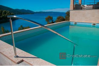 20 2013 78 Korcula villa seafront for sale