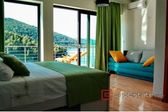 20 2013 78 Korcula villa seafront for sale