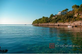 20 2013 78 Korcula villa seafront for sale