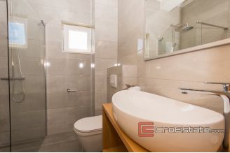 20 2013 104 Ciovo Villa for sale