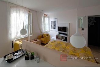 13 3417 30 Split Apartment For Sale