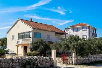 14 2016 346 near trogir seafront house for sale