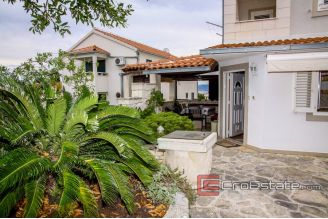 10 2013 98 Brac apartment for sale