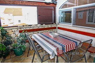 10 2013 98 Brac apartment for sale