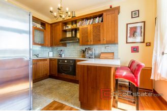 11 2013 84 Split apartment for sale