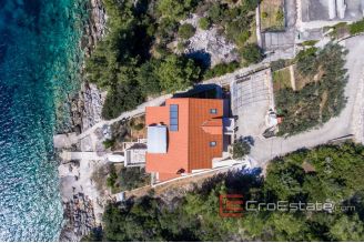 15 2013 76 Korcula house seafront for sale