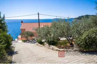 15 2013 76 Korcula house seafront for sale