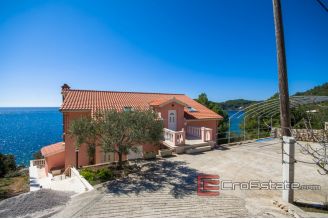 15 2013 76 Korcula house seafront for sale