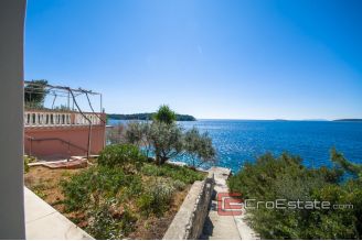 15 2013 76 Korcula house seafront for sale