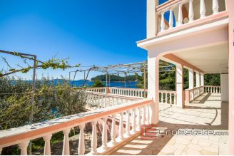 15 2013 76 Korcula house seafront for sale