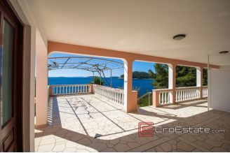 15 2013 76 Korcula house seafront for sale