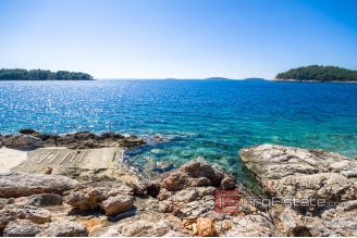 15 2013 76 Korcula house seafront for sale