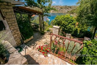 18 2013 49 Brac house sea view for sale