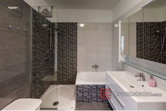 10 2025 15 Split apartment sea view for sale