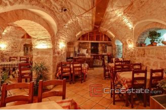 13 2021 144 Hvar restaurant waterfront for sale