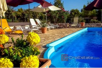 16 4951 30 Solta house sea view for sale