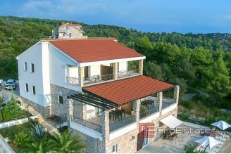 16 4951 30 Solta house sea view for sale