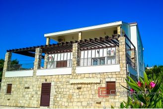 16 4951 30 Solta house sea view for sale