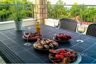 16 4951 30 Solta house sea view for sale