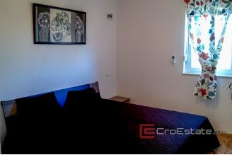 16 4951 30 Solta house sea view for sale