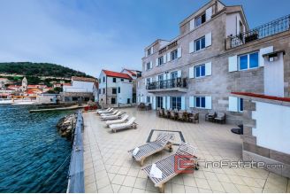 19 2011 81 Vis Villa seafront stone for sale