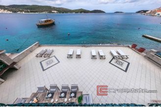 19 2011 81 Vis Villa seafront stone for sale