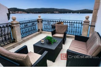 19 2011 81 Vis Villa seafront stone for sale