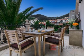 19 2011 81 Vis Villa seafront stone for sale