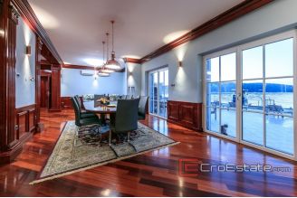 19 2011 81 Vis Villa seafront stone for sale