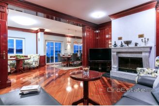 19 2011 81 Vis Villa seafront stone for sale