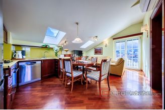 19 2011 81 Vis Villa seafront stone for sale