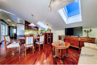 19 2011 81 Vis Villa seafront stone for sale