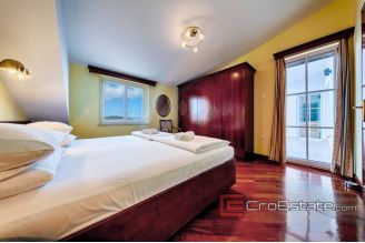 19 2011 81 Vis Villa seafront stone for sale