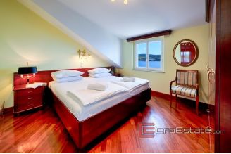 19 2011 81 Vis Villa seafront stone for sale