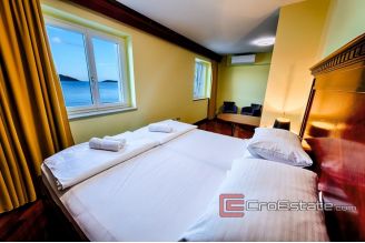 19 2011 81 Vis Villa seafront stone for sale