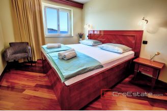 19 2011 81 Vis Villa seafront stone for sale