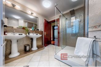 19 2011 81 Vis Villa seafront stone for sale