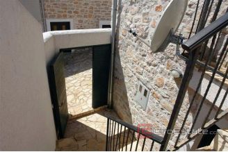 012 3651 30 island murter house for sale
