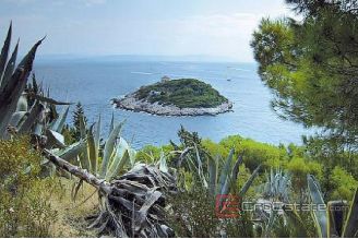 014 3546 30 Vis hotel sale