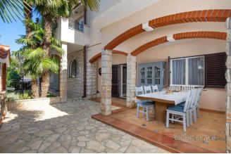 018 3437 30 Umag Villa with pool for sale