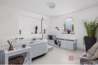 018 3437 30 Umag Villa with pool for sale