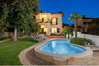 018 3437 30 Umag Villa with pool for sale