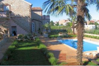 01 3434 30 Porec house for sale