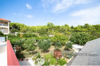 20 2016 110 Brac house garden sea view for sale
