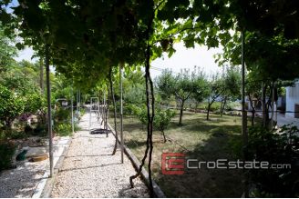 20 2016 110 Brac house garden sea view for sale