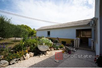 20 2016 110 Brac house garden sea view for sale