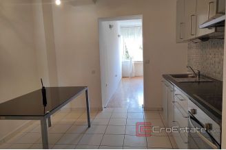 0015 2024 112 komforan dvosoban apartman Split for sale