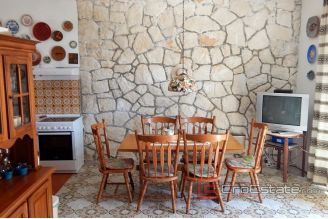 0019 2018 158 stone house with sea view Hvar for sale